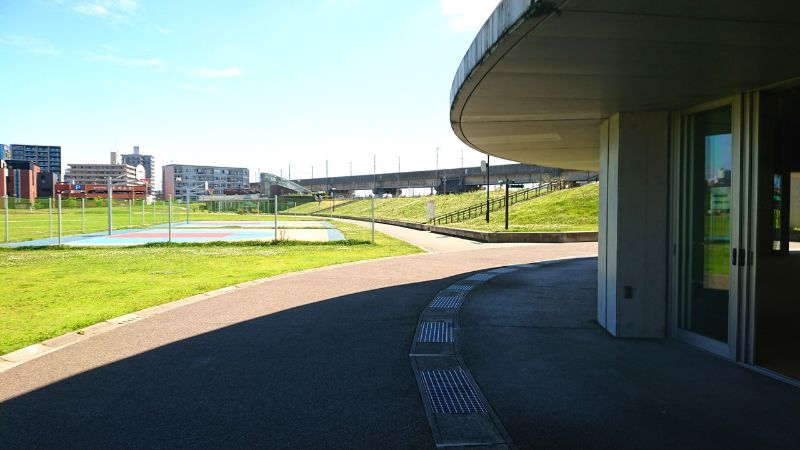 長岡市民防災公園の日かげ